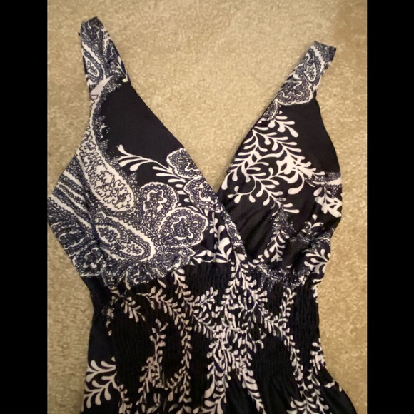 Dress - Picture 2 of 7